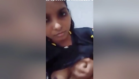 Sexy Indian Girl Shows Her Boobs