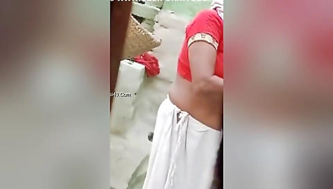 Today Exclusive- Mature Aunty Out Door Cloths Wearing Record In