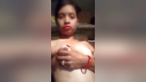 Today Exclusive-desi Girl Record Her Nude Selfie For Lover