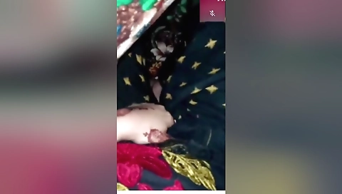 Today Exclusive- Paki Wife Showing Her Boobs