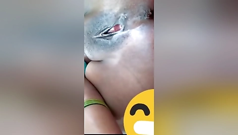 Today Exclusive-telugu Bhabhi Showing Her Boobs And Pussy On Video Call
