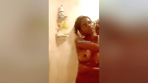 Today Exclusive- Cute Tamil Girl Bathing