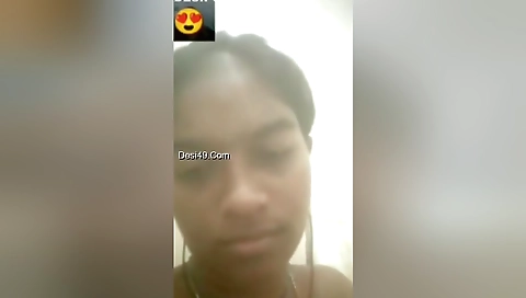Today Exclusive- Tamil Girl Showing Her Boobs