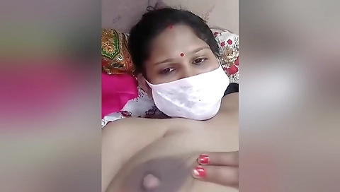 Today Exclusive- Famous Khushboo Bhabhi Bathing And Showing Her Big Boobs 2