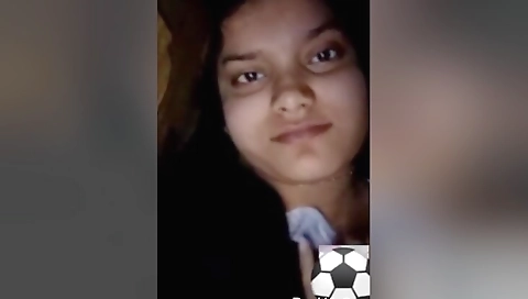 Today Exclusive-sexy Girl Showing Her Boobs On Video Call