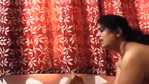 Desi Bhabhi Give Handjob