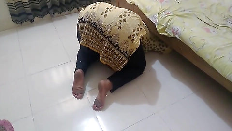 Desi Stepmom Gets Stuck Under Bed Then I Fucked Her Softcore & Give Something Behand - Huge Ass Fuck - Family Therapy