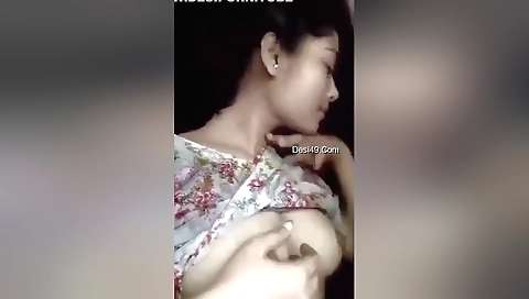 Today Exclusive-desi Girl Shows Her Boobs