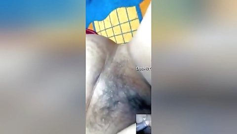 Today Exclusive-desi Mature Wife Boobs Showing Hubby To Friend On Video Call