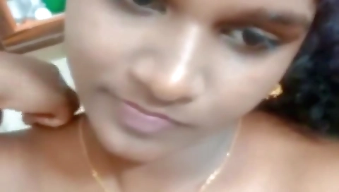 Desi Girl Shows Her Boobs 2