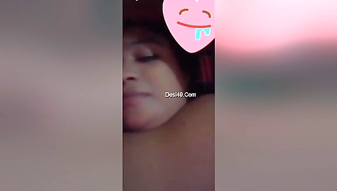Desi Bhabhi Shows Her Boobs