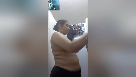Today Exclusive- Bangla Girl Showing Bathing On Video Call