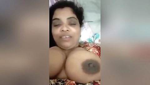 Today Exclusive- Lankan Bhabhi Showing Her Big Boobs