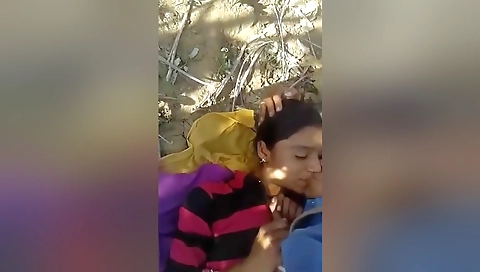 Today Exclusive- Desi Lover Outdoor Fucking