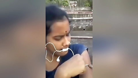 Today Exclusive- Sexy Odia Bhabhi Changing Cloths