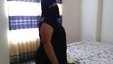 Exchange 500 Rupees From Saudi Street To Fuck Indian 20 Year Old Girl With To Hotel Room With Huge Boobs