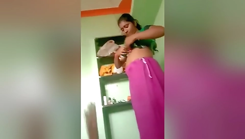 Sexy Telugu Bhabhi Give Handjob