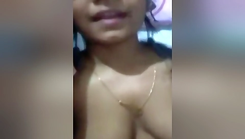 Today Exclusive- Sexy Desi Girl Showing Her Boobs On Video Call