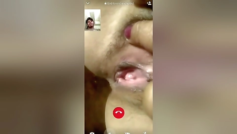 Desi Bhabhi Shows Her Pussy