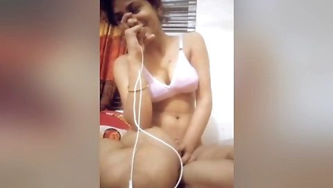 Today Exclusive- Cute Desi Girl Showing Her Boobs And Pussy 3