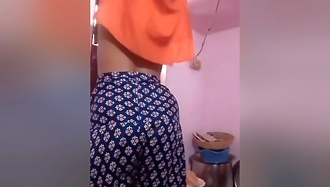 Swetha Tamil Wife Nude Record Video With Big Naturals