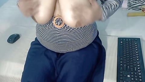 Oil Massage After Showing Big Boobs With Hot Moaning In Hindi During Live Webcam Show