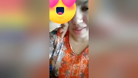 Today Exclusive-paki Girl Shows Her Boobs
