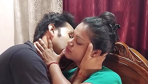 Bhai Ke Dost Ne Uske Behan Ko Akela Pake Room Me Chod Dala