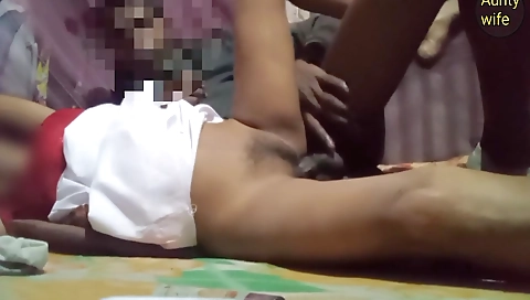 Indian Village Bhabhi Ko Full Masti Ke Sath Chudai Kiya Padosi Ke Ghar Mein Fuck By Auntywife