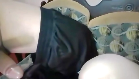 فتاة بيضاء من الرباط تمارس الجنس الشاق مع رجل هندي عجوز