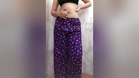 Aapni Biwi Ko Hot Yoga Krte Hue Dekha Aur Sexy Maal Bana Diya