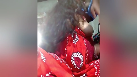 Indian Housewife Gives Blowjob And Kissing