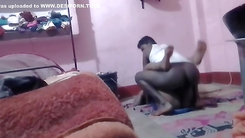 Bhabhi Ko Gandh Marli Raat Me Chupke Se Diya