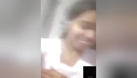 Today Exclusive- Desi Girl Shows Her Boobs