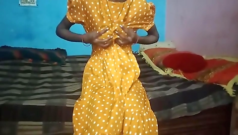 Koi Nhi Tha Ghr Me Padosi Ne Akeli Dekh Ke Meri Chut Chodai Ki