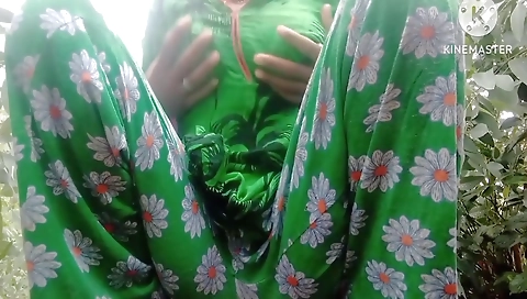 Desi Bhabhi Jungle Me Jackie Phone Pe Boyfriend Say Bat Ke