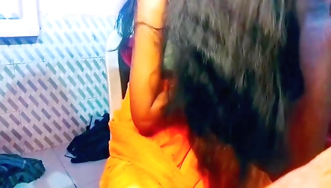 Deshi Bhabhi For Boobs Masage 2