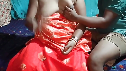 Bhabhi Khana Paka Raha Tha Ushe Andhera Me Leke Chud Diya