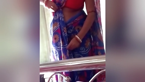 Indian Bhabi Dress Change Sari